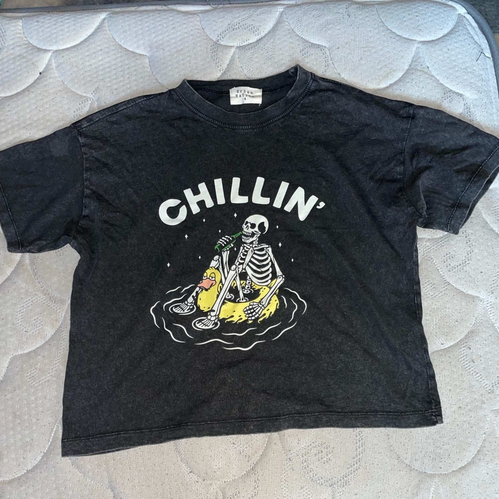 Cute graphic tee shirt 🖤